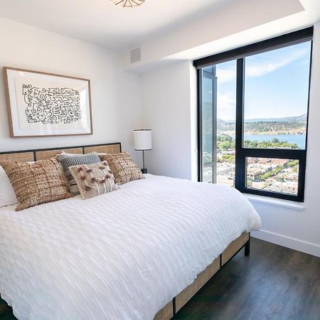 Awesome View 21 Two Bedroom One Bath Downtown Lake View Near Beach Kelowna Exterior photo