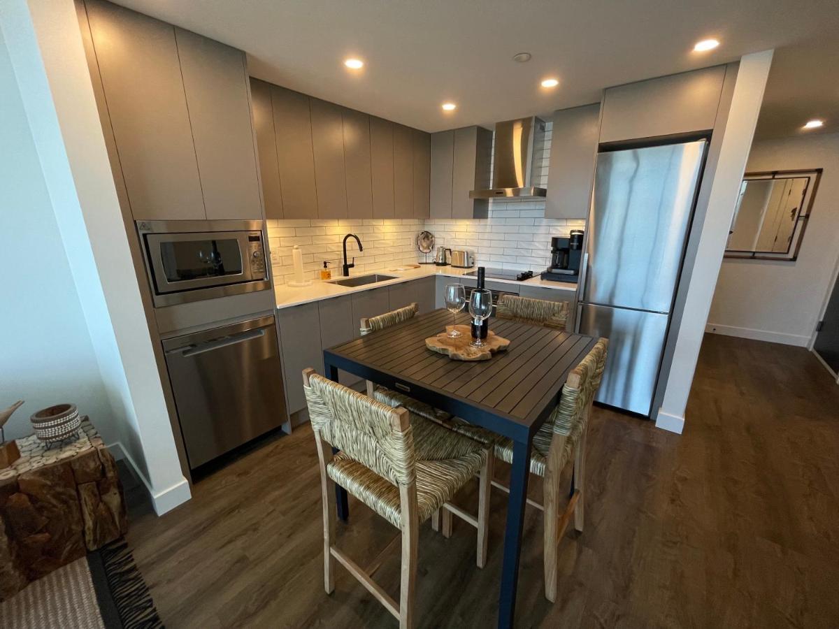 Awesome View 21 Two Bedroom One Bath Downtown Lake View Near Beach Kelowna Exterior photo