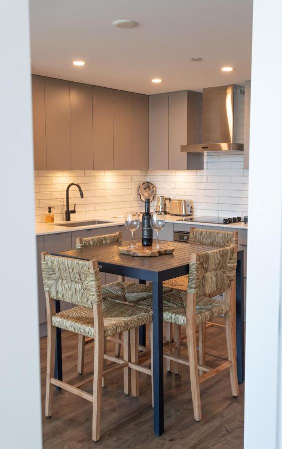 Awesome View 21 Two Bedroom One Bath Downtown Lake View Near Beach Kelowna Exterior photo